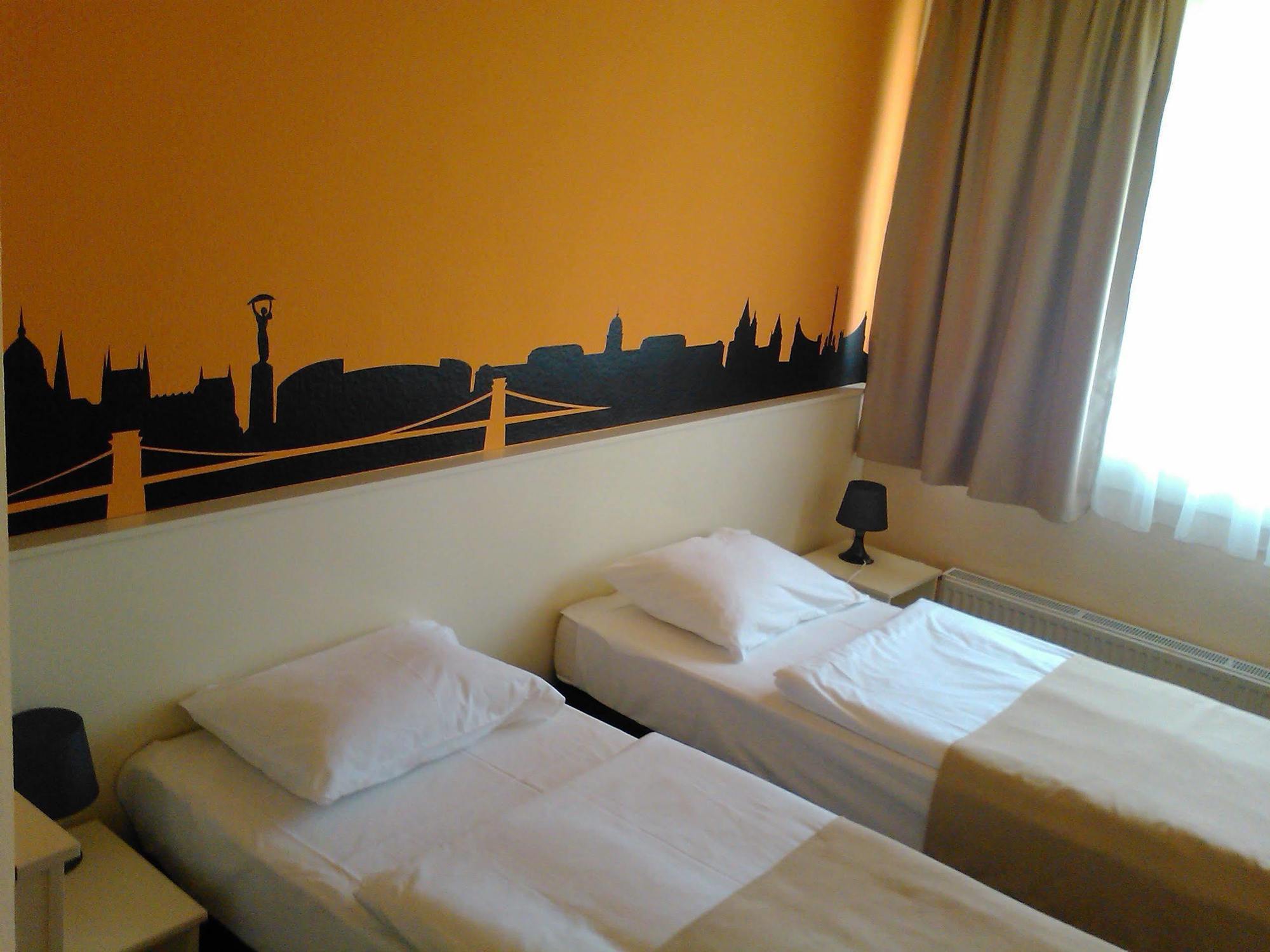 Hotel Pest Inn Budapest Rum bild