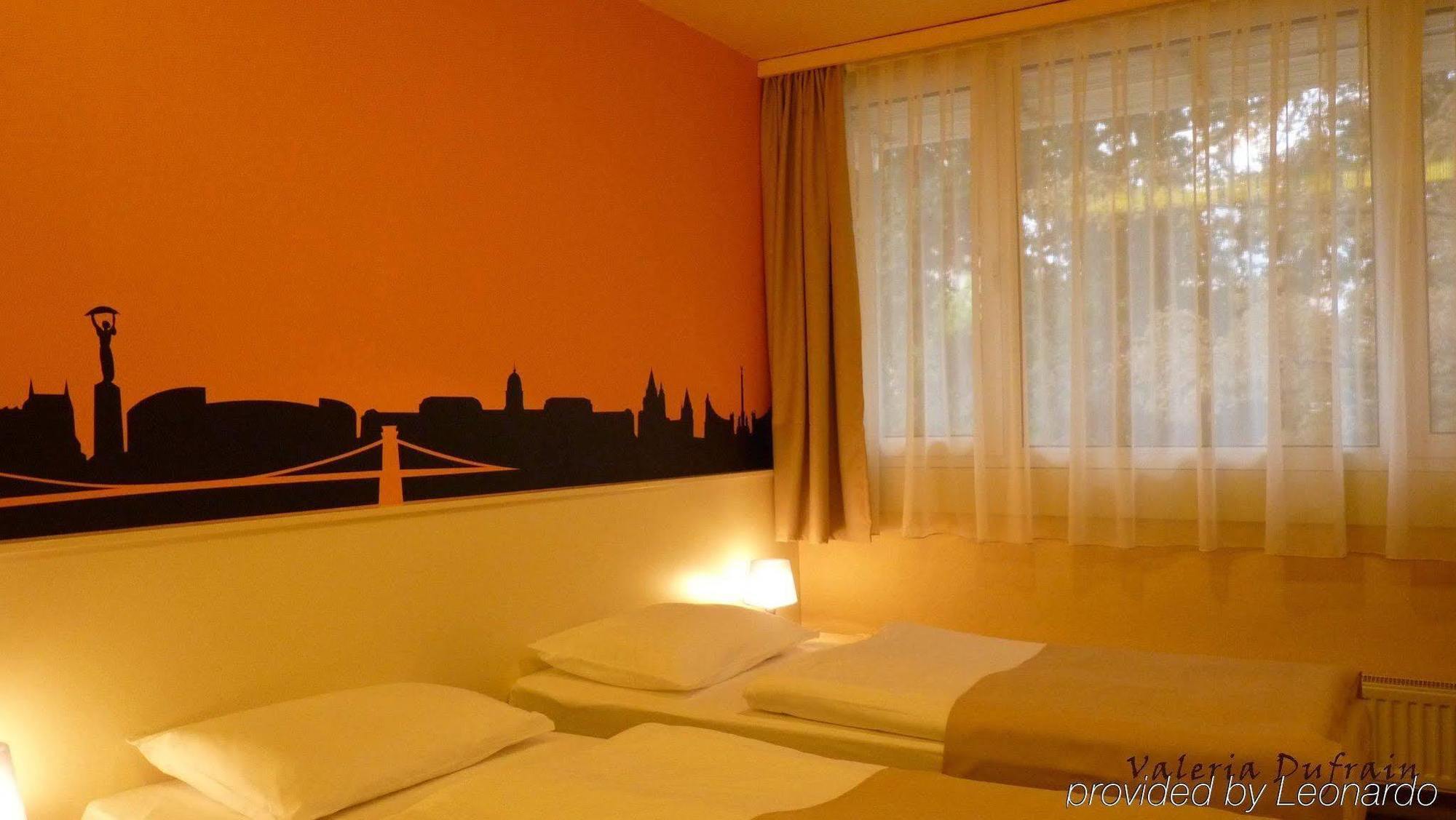 Hotel Pest Inn Budapest Exteriör bild