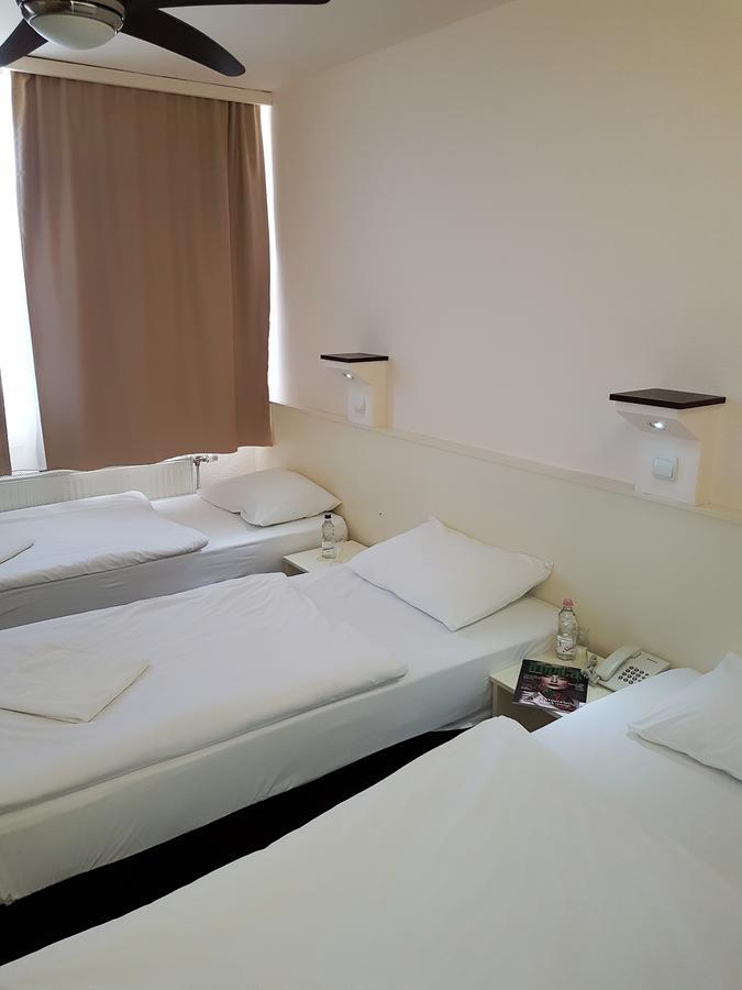 Hotel Pest Inn Budapest Exteriör bild