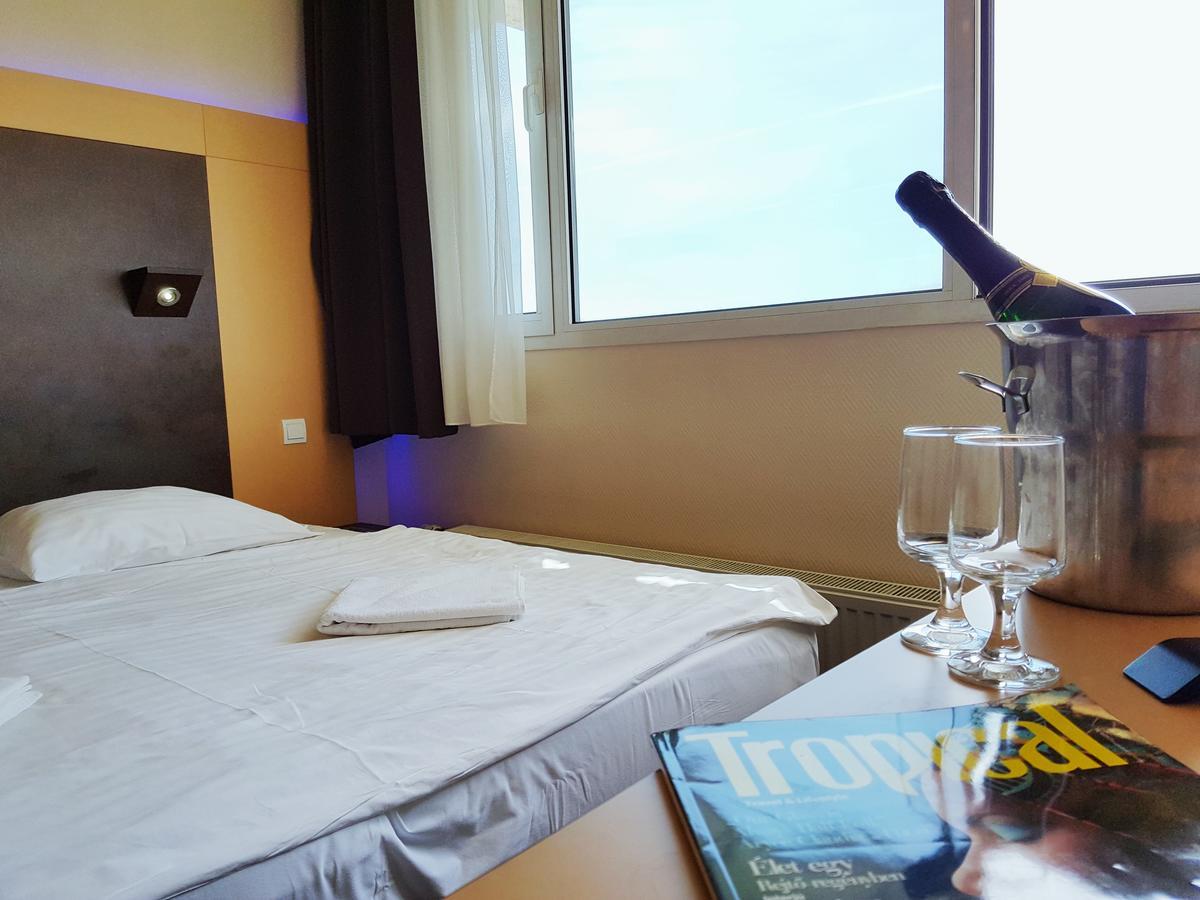 Hotel Pest Inn Budapest Exteriör bild