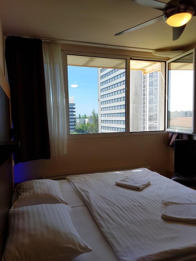 Hotel Pest Inn Budapest Exteriör bild