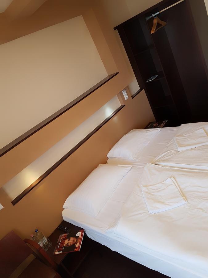 Hotel Pest Inn Budapest Exteriör bild