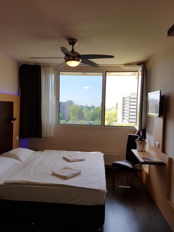 Hotel Pest Inn Budapest Exteriör bild