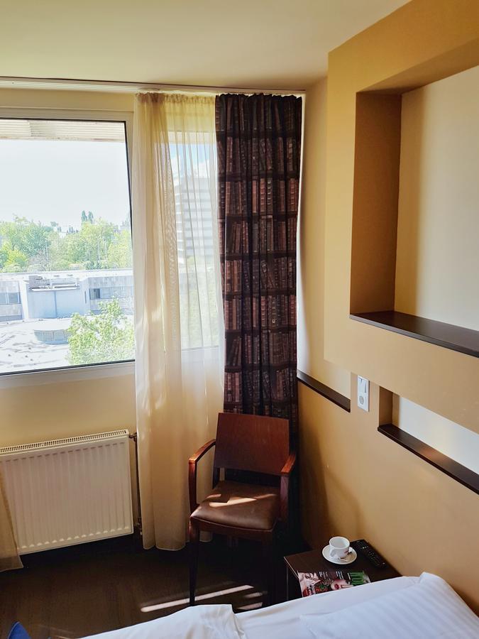 Hotel Pest Inn Budapest Exteriör bild