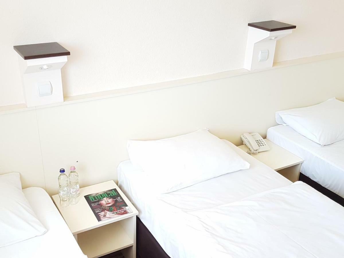Hotel Pest Inn Budapest Exteriör bild