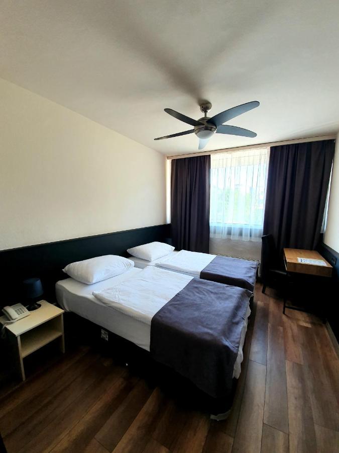 Hotel Pest Inn Budapest Exteriör bild