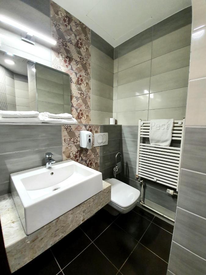 Hotel Pest Inn Budapest Exteriör bild